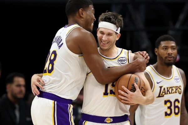 Sacramento kings vs Lakers standings