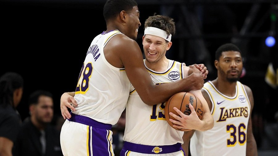 Sacramento kings vs Lakers standings